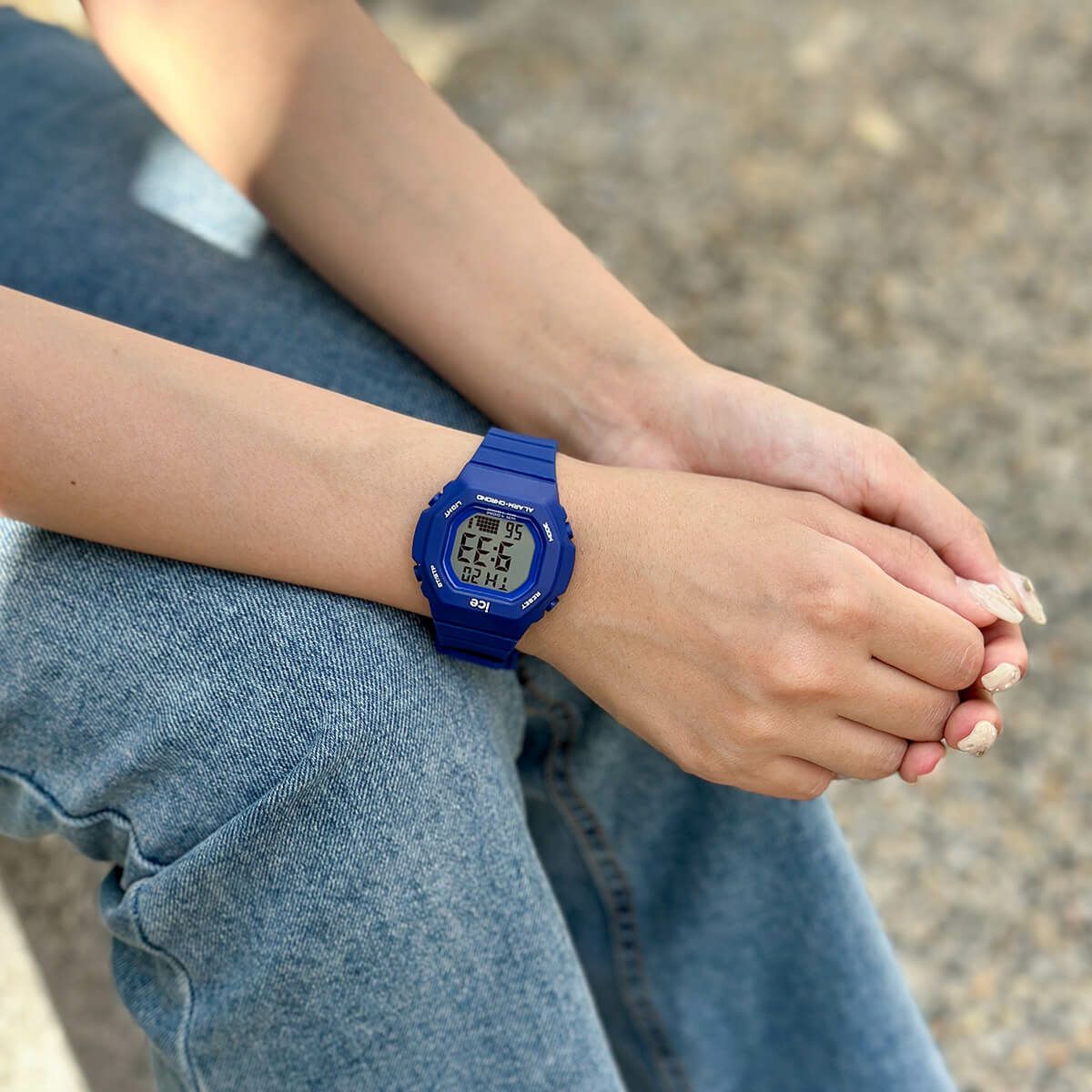 アイスデジットウルトラ　ダークブルー　スモール　着用画像