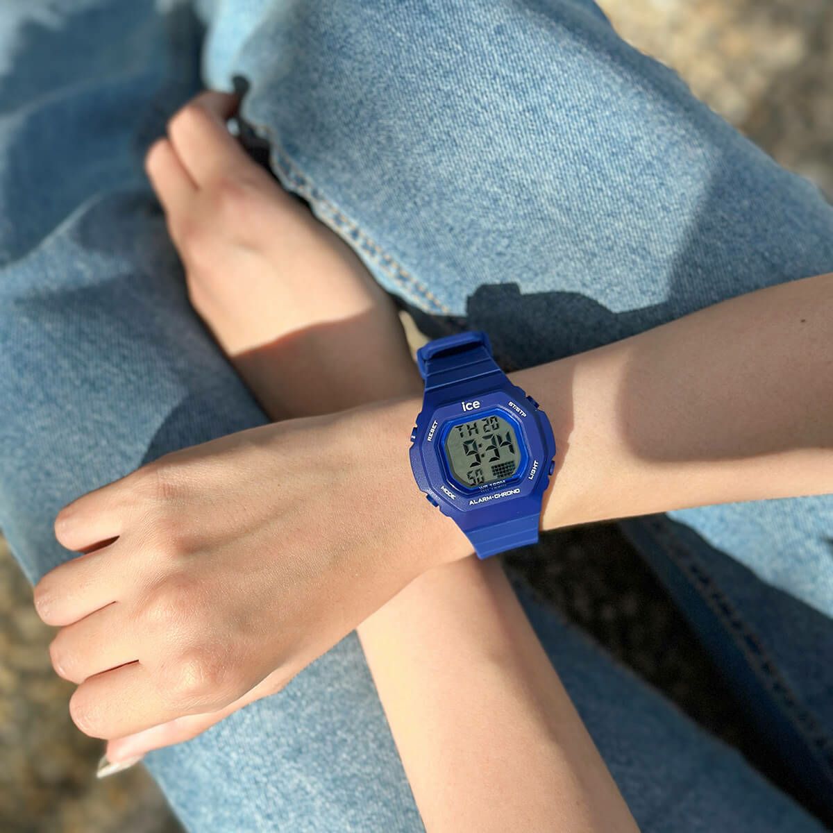アイスデジットウルトラ　ダークブルー　スモール　着用画像