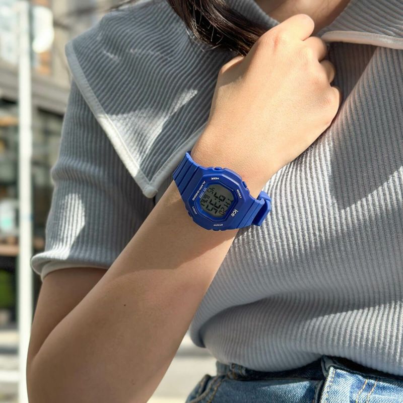 アイスデジットウルトラ　ダークブルー　スモール　着用画像