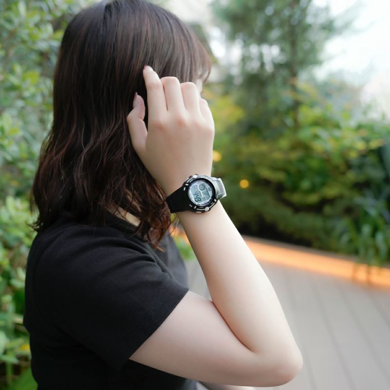 t*n様 ice watch ホワイト マルチカラー デジタル腕時計 ICE digit explorer - ブラックホワイト - スモール | アイス